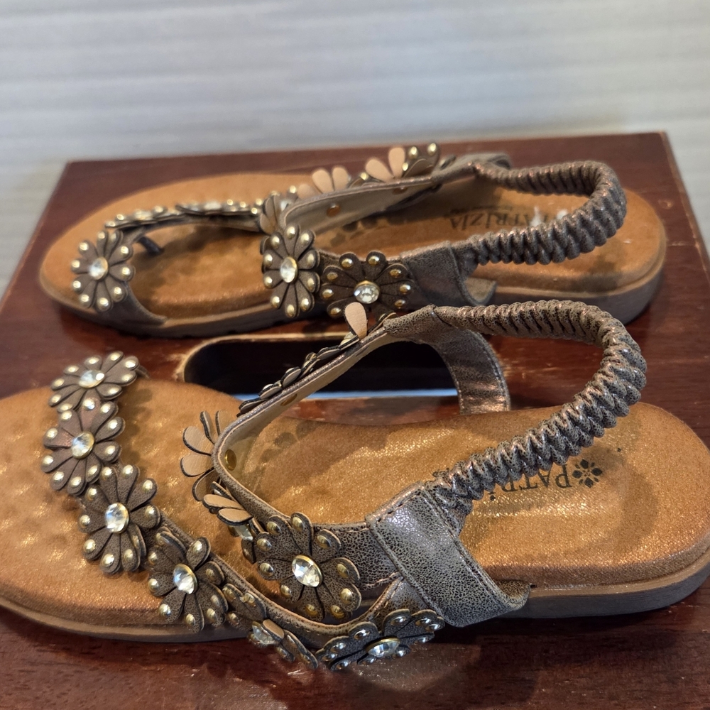 Patrizia Women's Brown Floral Sandals - Picture 6 of 11